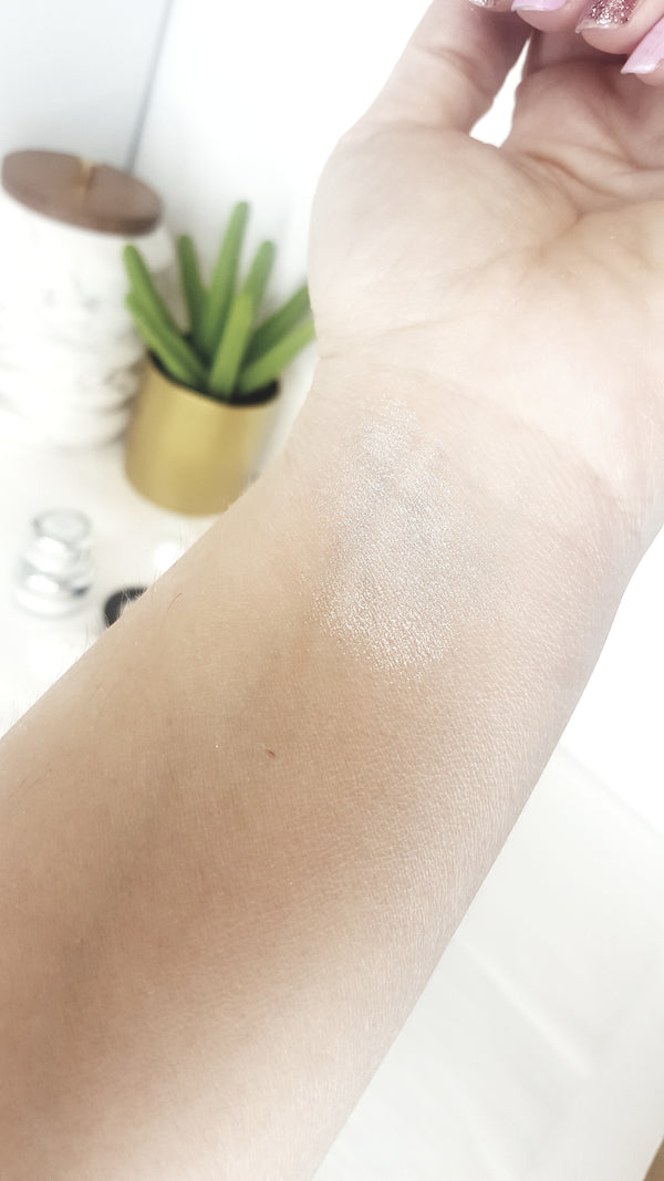 white pigment powder for highlighting eye shadow vegan and natural